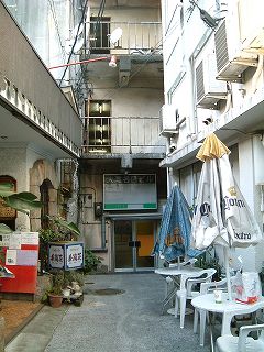 「茶蘭花」の路地